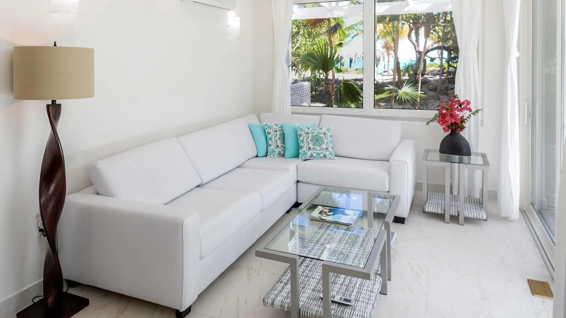 Esencia Premiere Plus Long Bay Islas Turks y Caicos